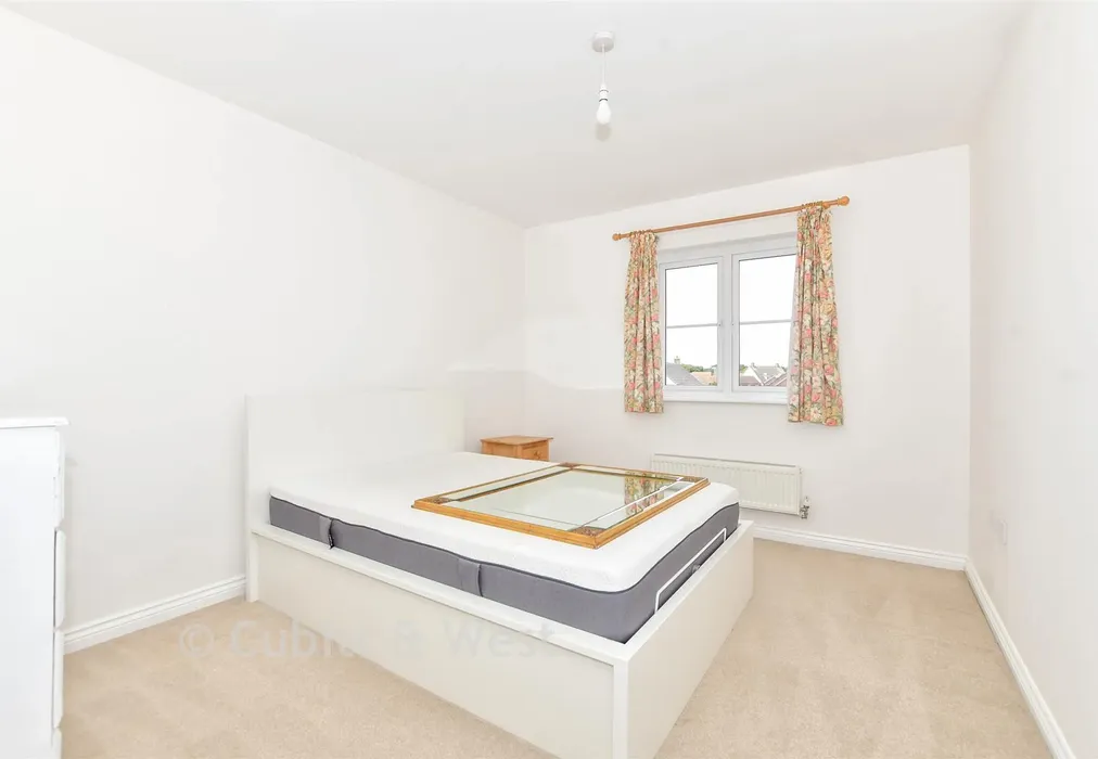 Bedroom 1 - The Halt, Hambrook, Chichester, West Sussex - Wards of Kent