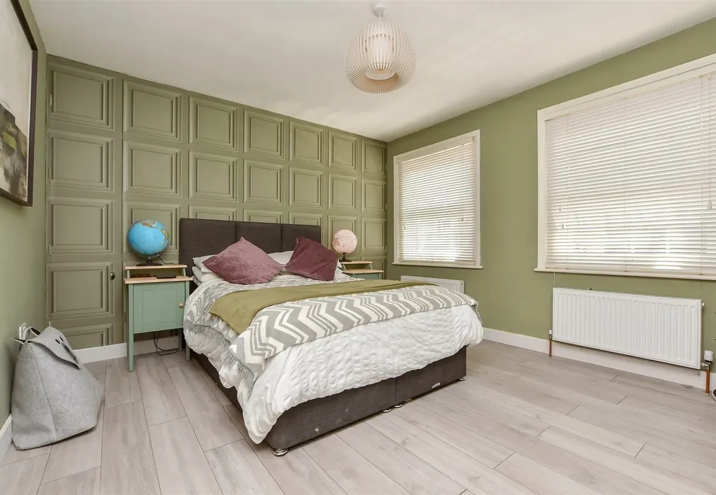 Bedroom 1 - Pegwell Avenue, Ramsgate, Kent - Wards of Kent