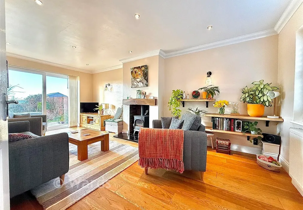 Lounge - Fairview Road, Istead Rise, Kent - Wards of Kent