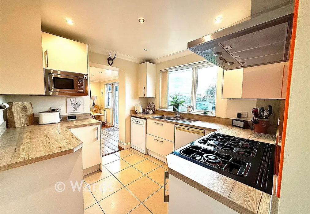 Kitchen - Fairview Road, Istead Rise, Kent - Wards of Kent