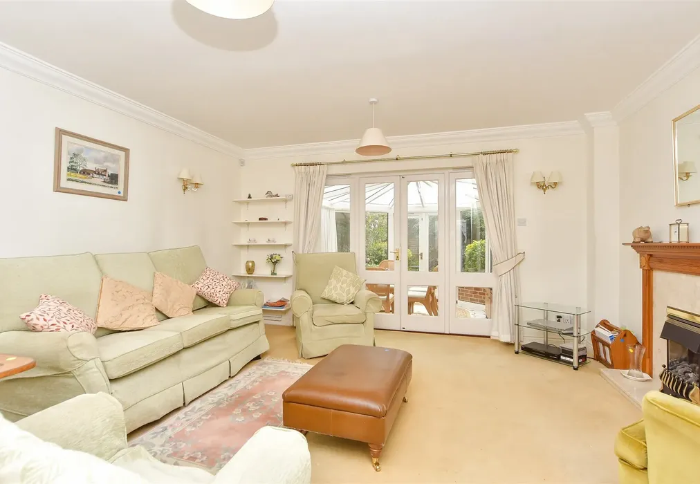 Lounge/Diner - Abbey Street, Faversham, Kent - Wards of Kent