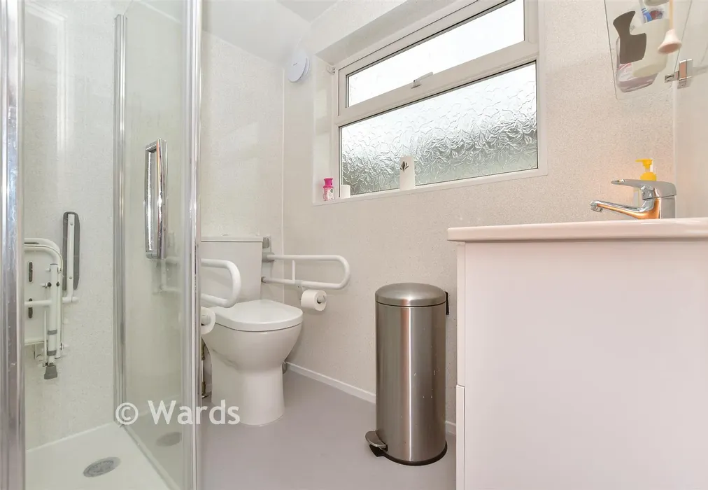 Bathroom - Brunswick Gardens, Dover, Kent - Wards of Kent