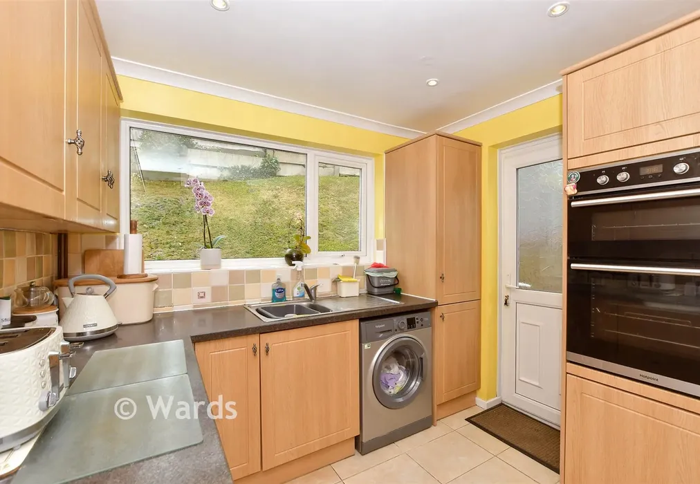 Kitchen - Brunswick Gardens, Dover, Kent - Wards of Kent