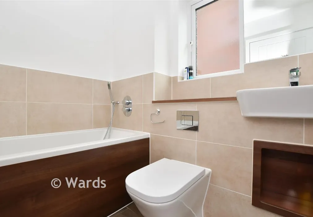 Bathroom - Hop Pocket Way, Headcorn, Kent - Wards of Kent
