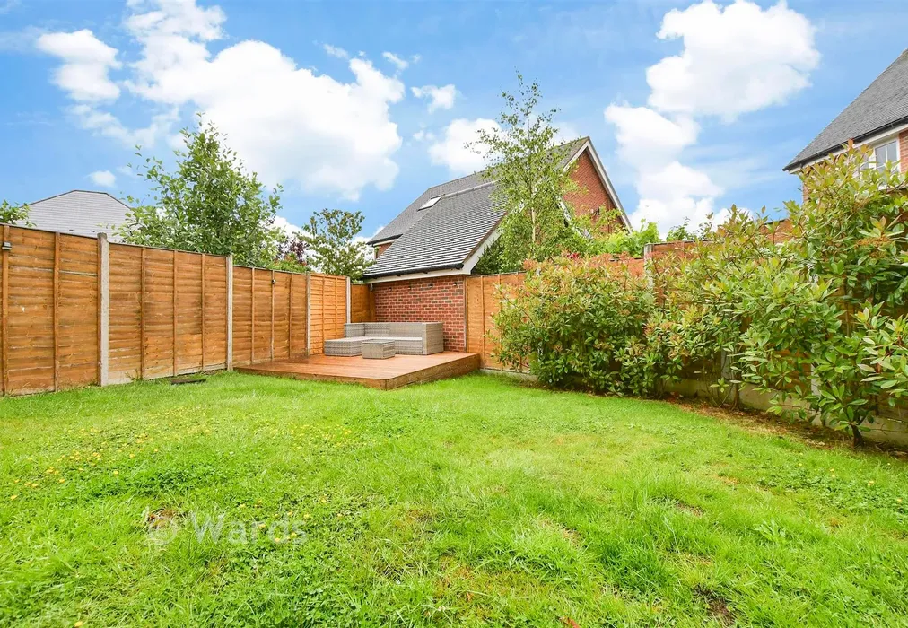 Rear Garden - Hop Pocket Way, Headcorn, Kent - Wards of Kent