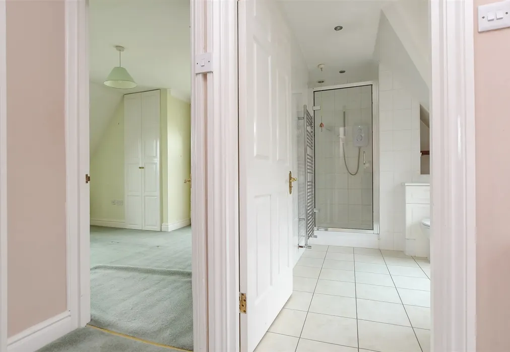 Landing - Redvers Road, Warlingham, Surrey - Wards of Kent