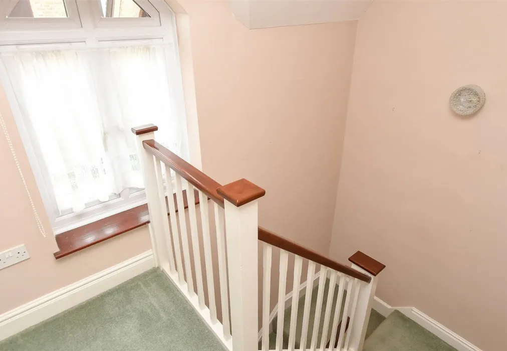 Internal Lifestyle Photograph - Redvers Road, Warlingham, Surrey - Wards of Kent