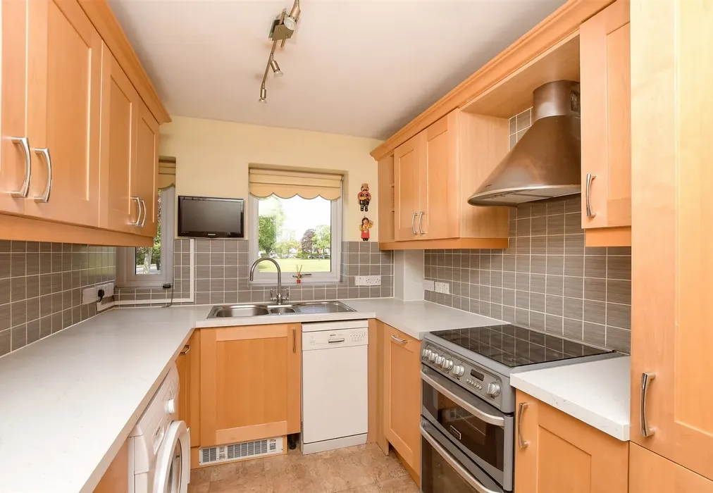 Kitchen - Redvers Road, Warlingham, Surrey - Wards of Kent