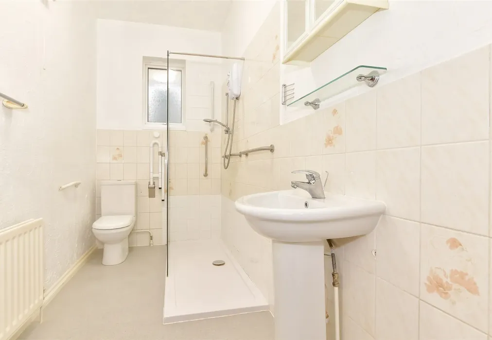 Shower Room - The Esplanade, Rochester, Kent - Wards of Kent