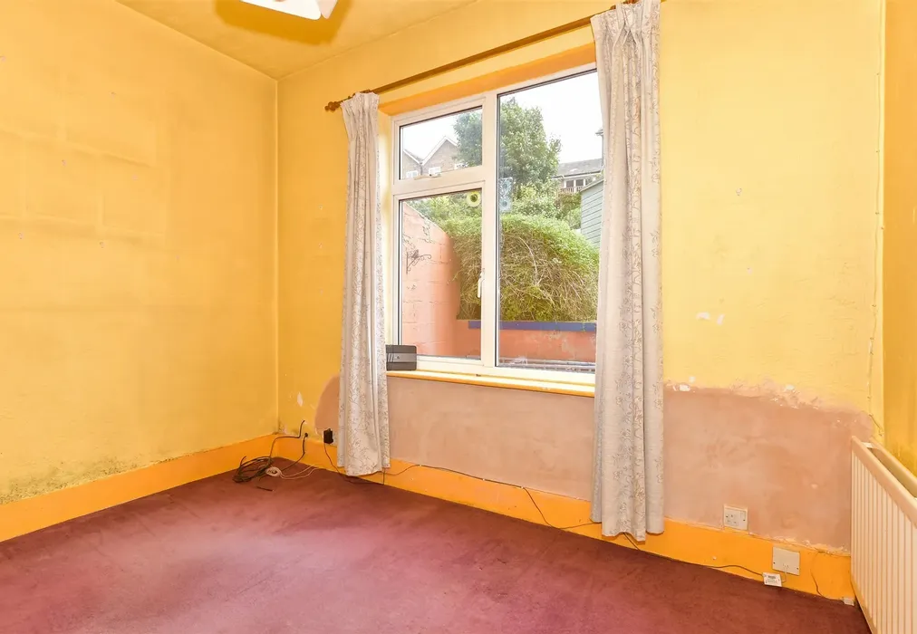 Bedroom 2 - The Esplanade, Rochester, Kent - Wards of Kent
