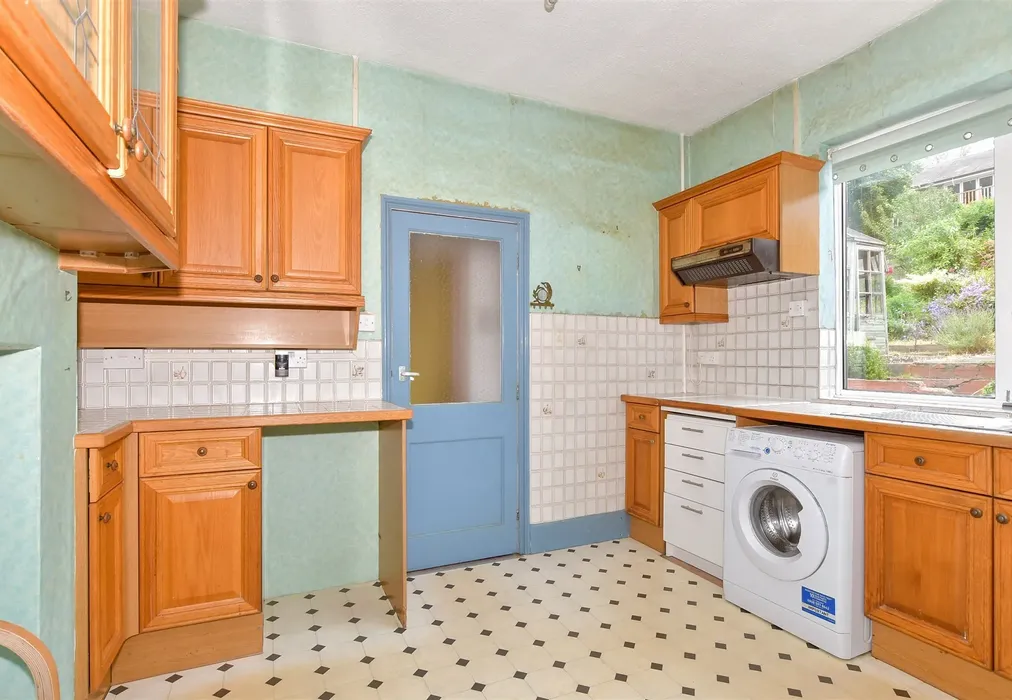 Kitchen - The Esplanade, Rochester, Kent - Wards of Kent