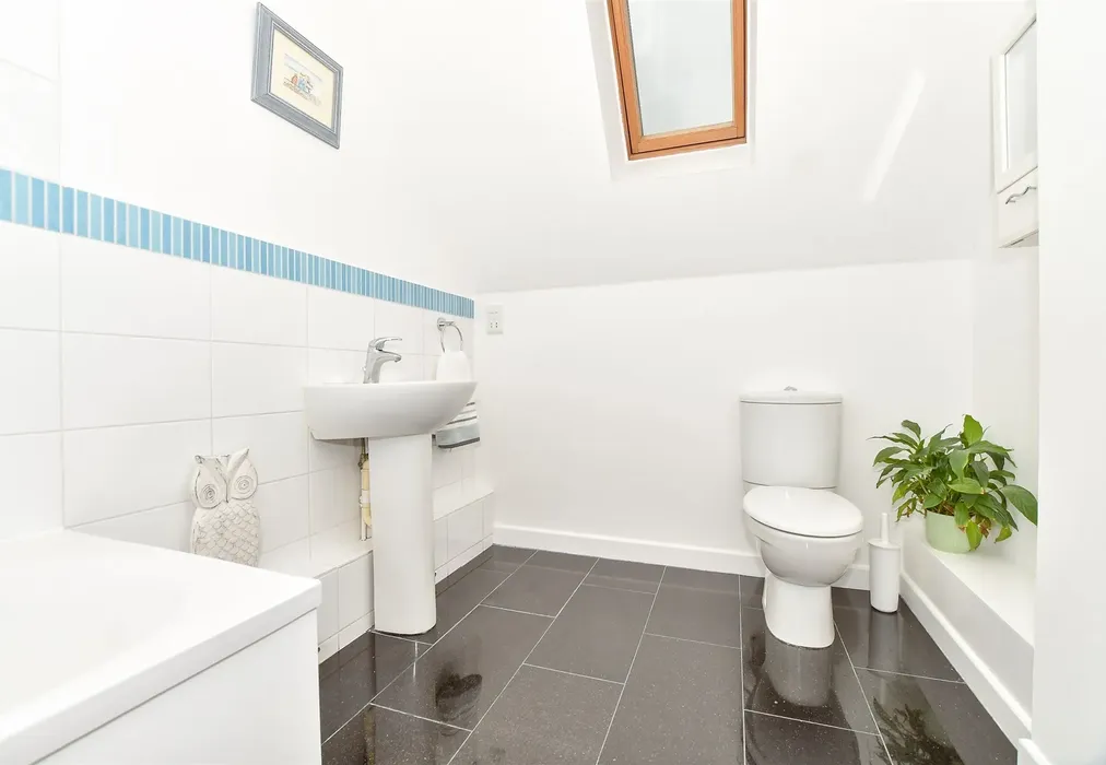 Bathroom - Parsons Place, Tonbridge, Kent - Wards of Kent