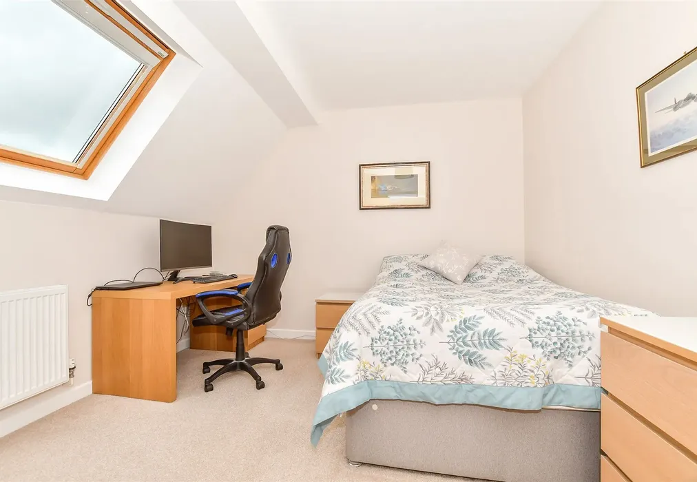 Bedroom - Parsons Place, Tonbridge, Kent - Wards of Kent