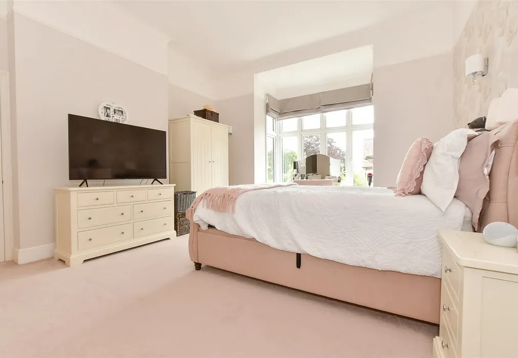 Bedroom 1 - Victoria Avenue, Shanklin, Isle of Wight - Wards of Kent