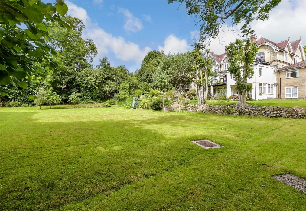 Communal Gardens - Victoria Avenue, Shanklin, Isle of Wight - Wards of Kent