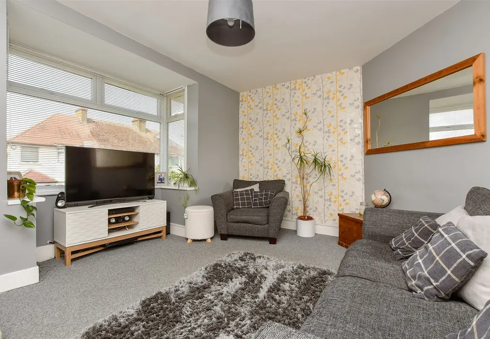 Lounge - Selborne Road, Margate, Kent - Wards of Kent
