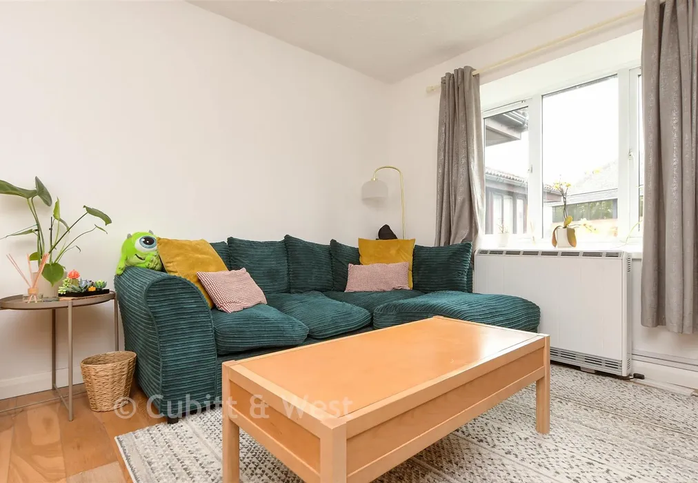 Lounge - St. George's Close, Horley, Surrey - Wards of Kent