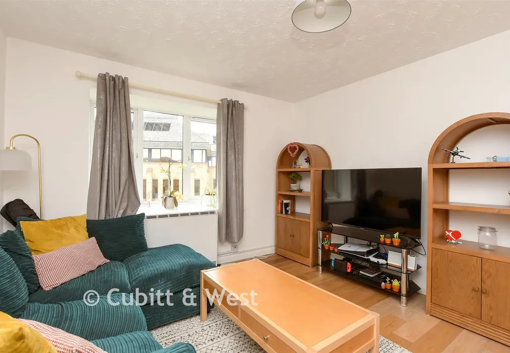 Lounge/Diner - St. George's Close, Horley, Surrey - Wards of Kent