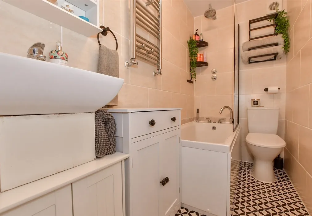 Bathroom - Bell Lane, Ditton, Aylesford, Kent - Wards of Kent