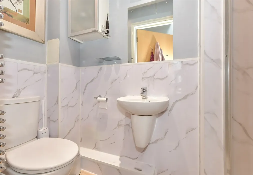 En-Suite - Churchill Avenue, Basildon, Essex - Wards of Kent