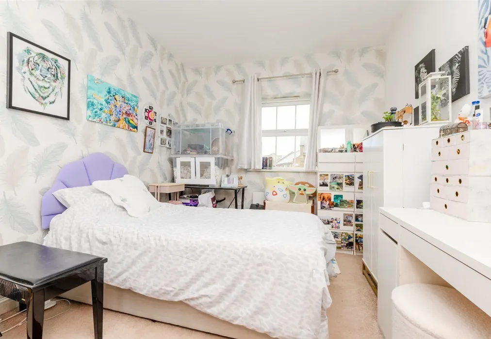 Bedroom 2 - Eleanor Walk, Greenhithe, Kent - Wards of Kent