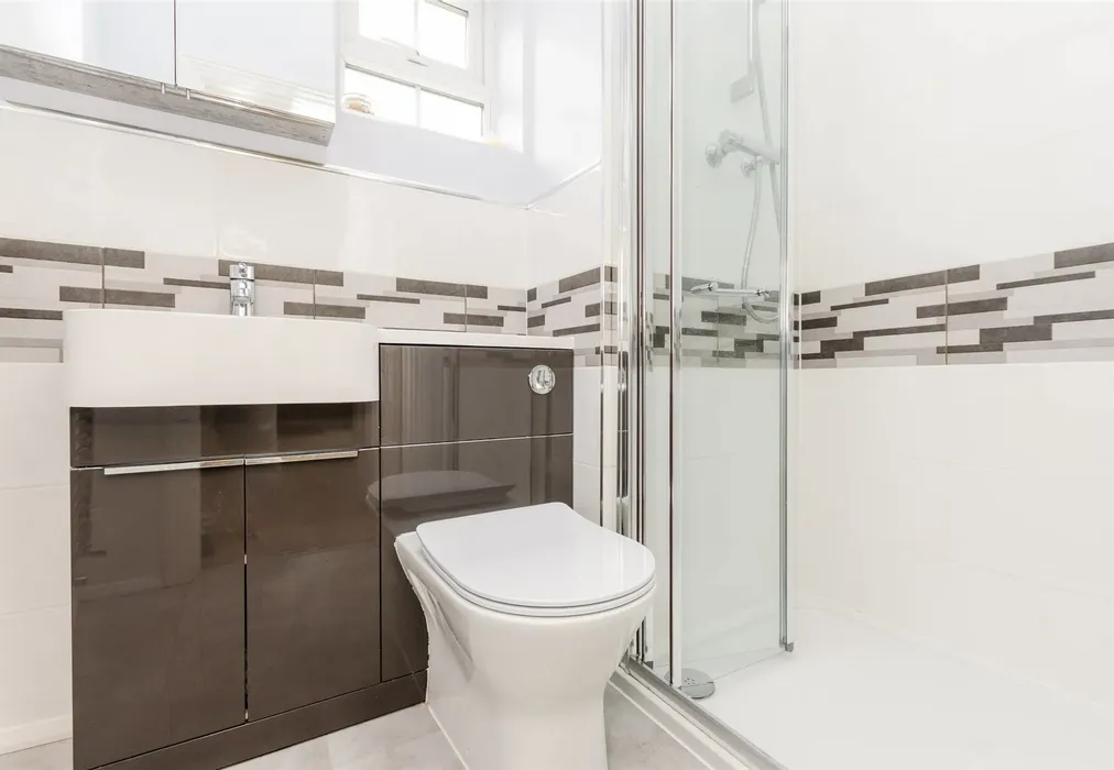 En-Suite Shower Room - Eleanor Walk, Greenhithe, Kent - Wards of Kent