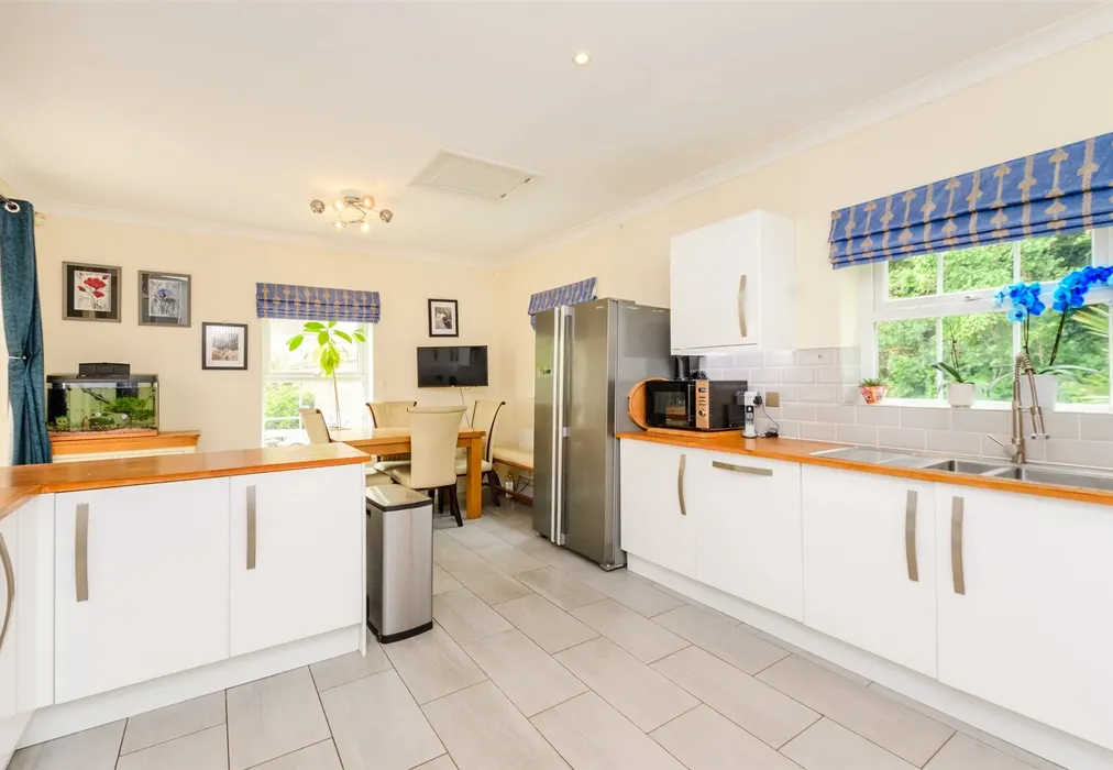 Kitchen/Diner - Eleanor Walk, Greenhithe, Kent - Wards of Kent
