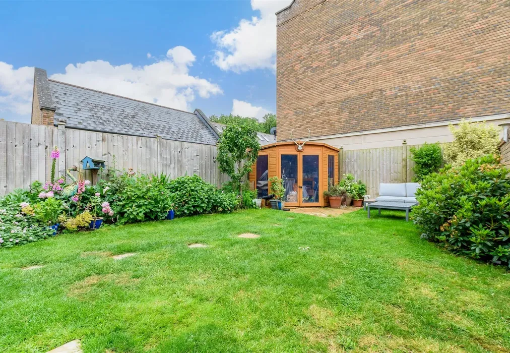 Rear Garden - Eleanor Walk, Greenhithe, Kent - Wards of Kent