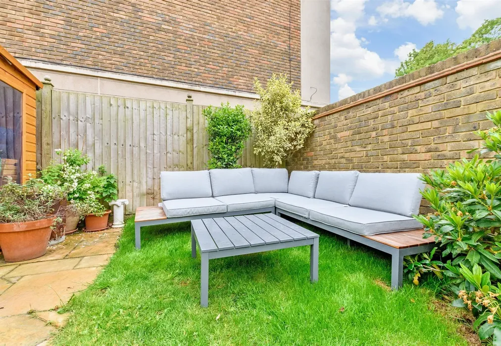 Rear Garden - Eleanor Walk, Greenhithe, Kent - Wards of Kent