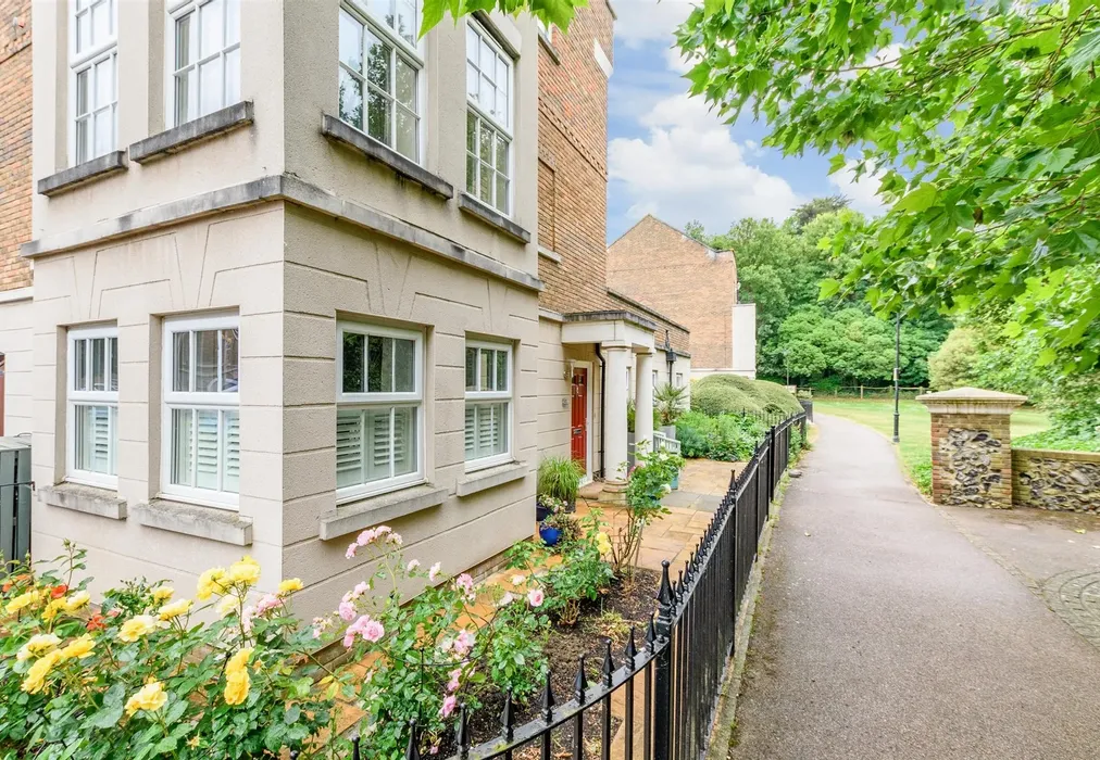 Street View - Eleanor Walk, Greenhithe, Kent - Wards of Kent