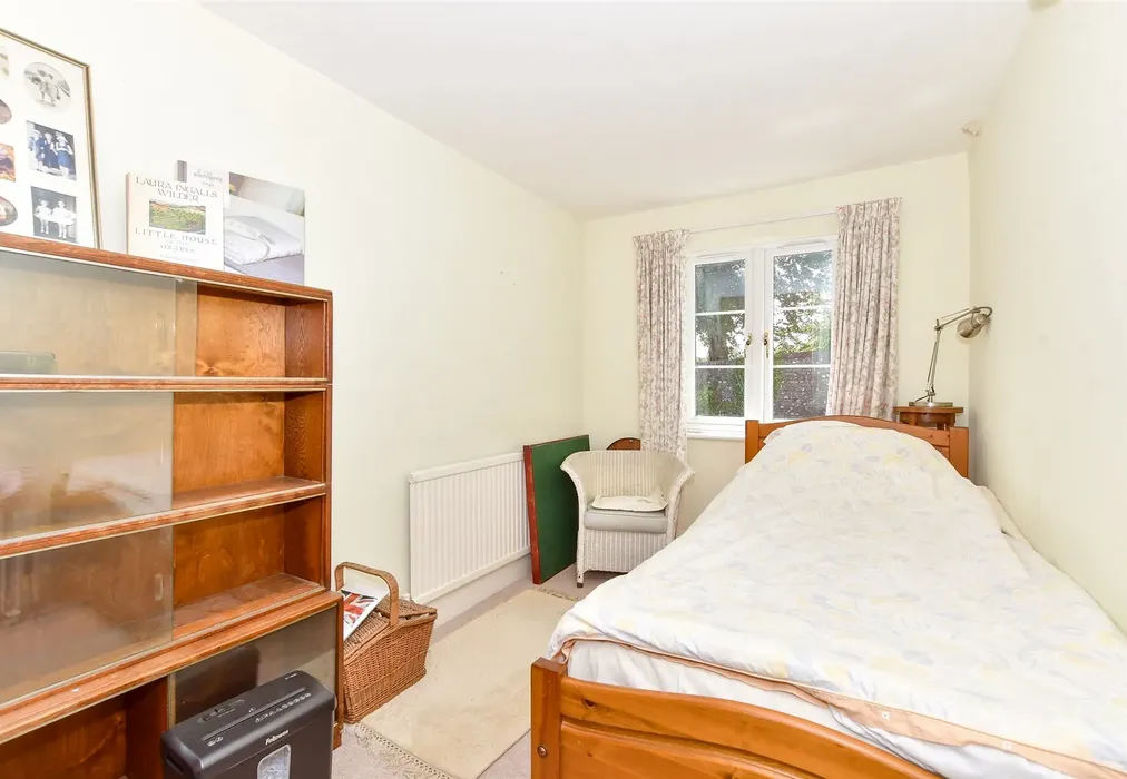 Bedroom 2 - Franklin Place, Chichester, West Sussex - Wards of Kent