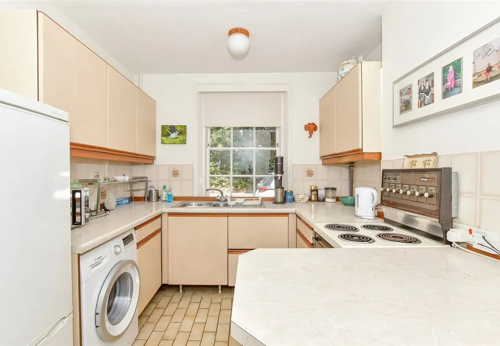 Kitchen - Franklin Place, Chichester, West Sussex - Wards of Kent