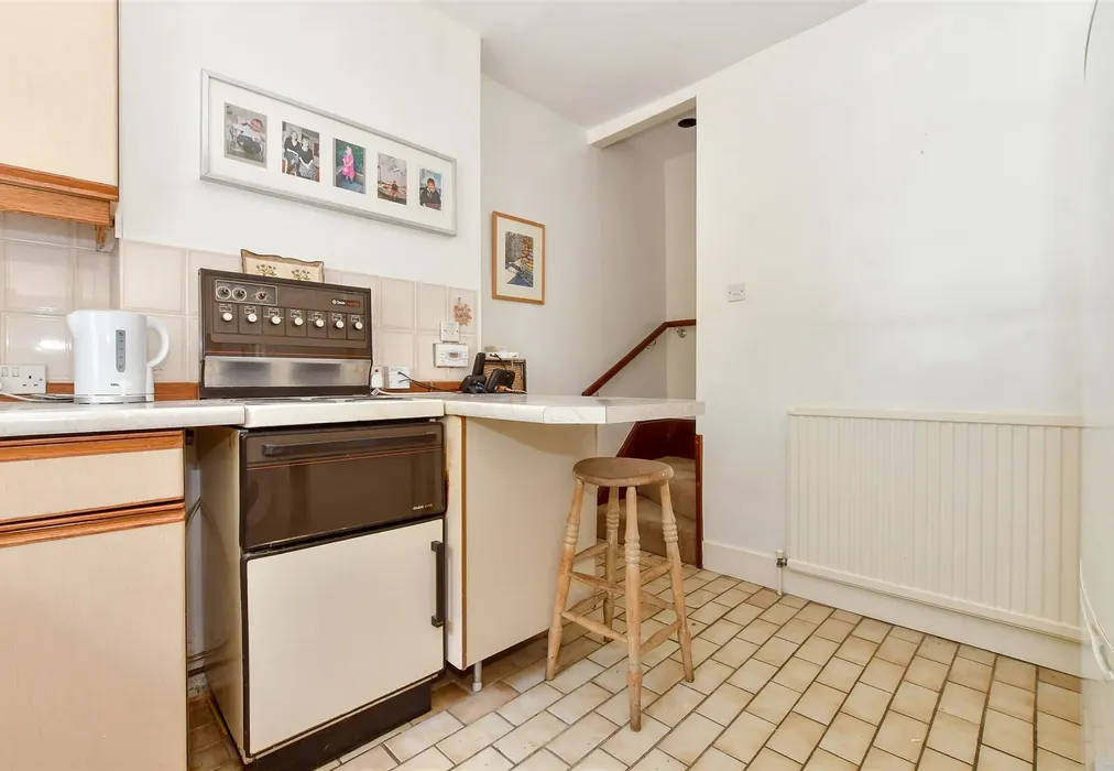Kitchen - Franklin Place, Chichester, West Sussex - Wards of Kent