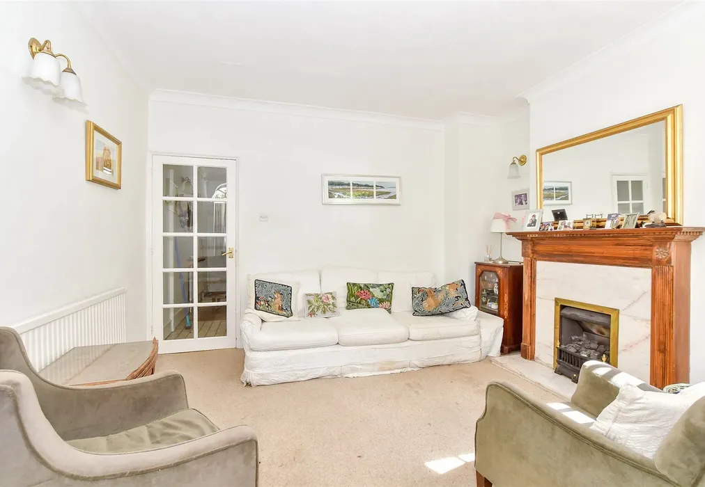Lounge - Franklin Place, Chichester, West Sussex - Wards of Kent