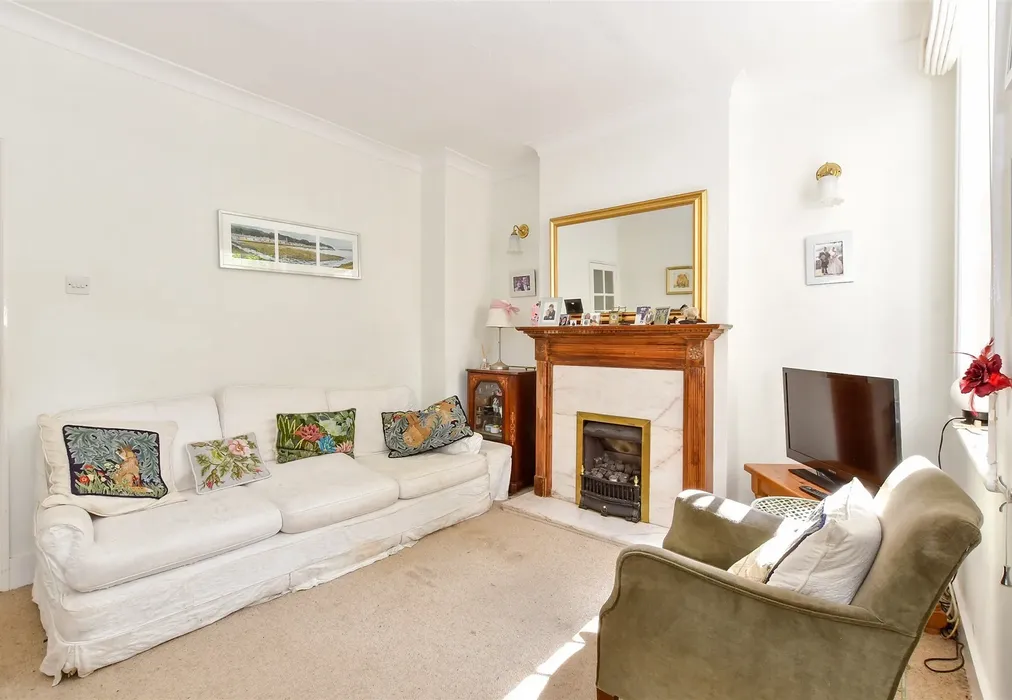 Lounge - Franklin Place, Chichester, West Sussex - Wards of Kent