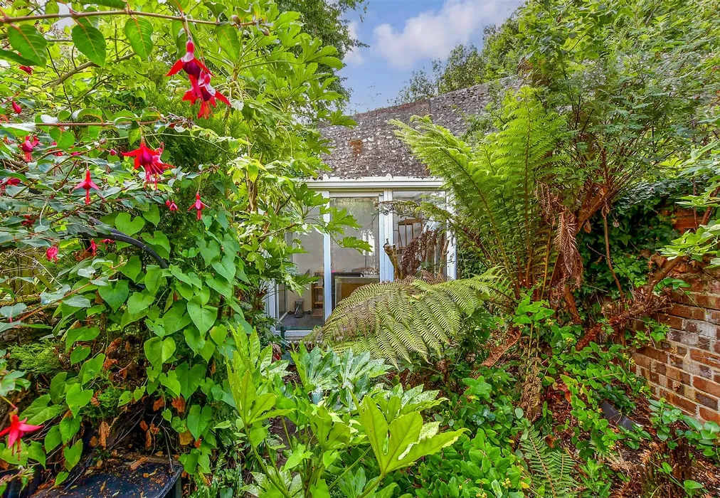 Rear Garden - Franklin Place, Chichester, West Sussex - Wards of Kent