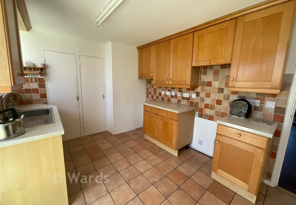 Kitchen - Kingfisher Avenue, Hythe, Kent - Wards of Kent