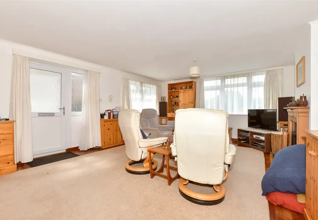 Lounge/Diner - Kingfisher Avenue, Hythe, Kent - Wards of Kent