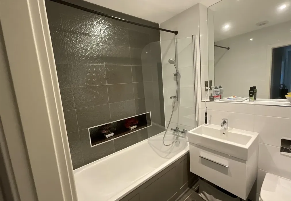 Bathroom - White Lion Close, East Grinstead, West Sussex - Wards of Kent