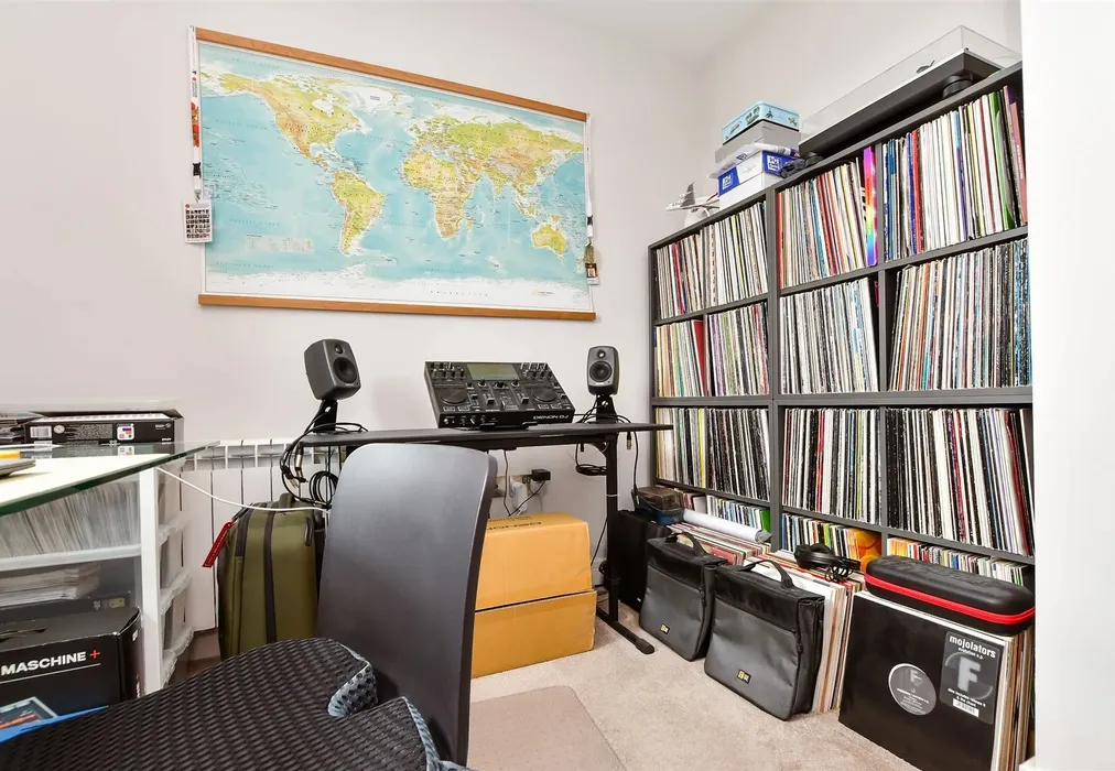 Bedroom 2 - White Lion Close, East Grinstead, West Sussex - Wards of Kent