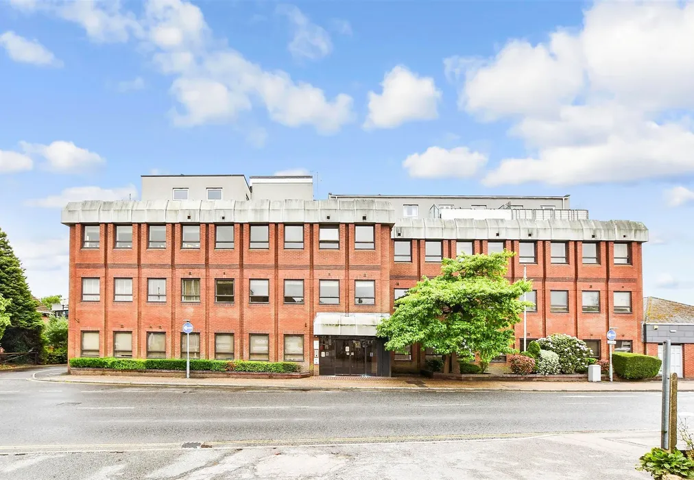 External (Web) - White Lion Close, East Grinstead, West Sussex - Wards of Kent