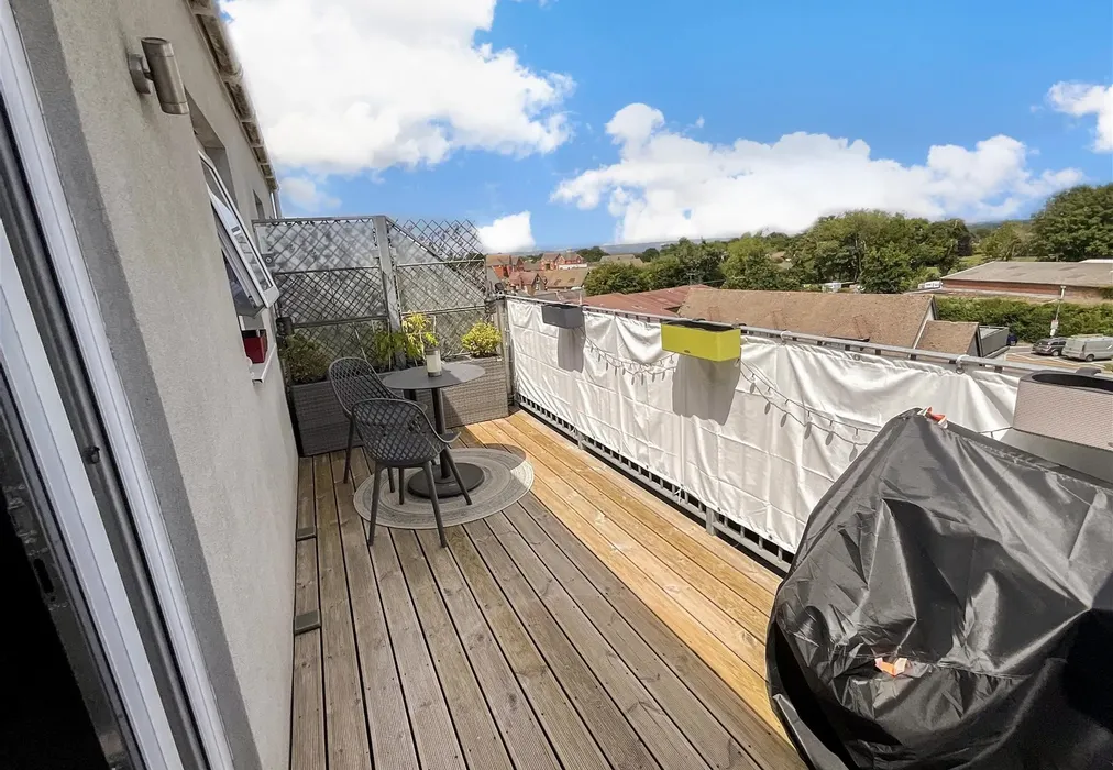 Balcony - White Lion Close, East Grinstead, West Sussex - Wards of Kent