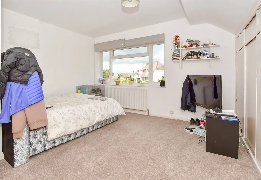 Bedroom 1 - Homewood Road, Tenterden, Kent - Wards of Kent