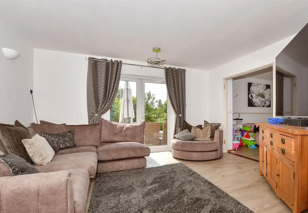 Lounge - Homewood Road, Tenterden, Kent - Wards of Kent