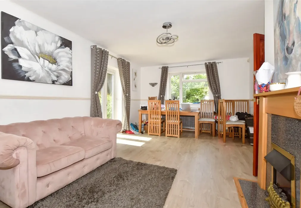 Family Area - Homewood Road, Tenterden, Kent - Wards of Kent