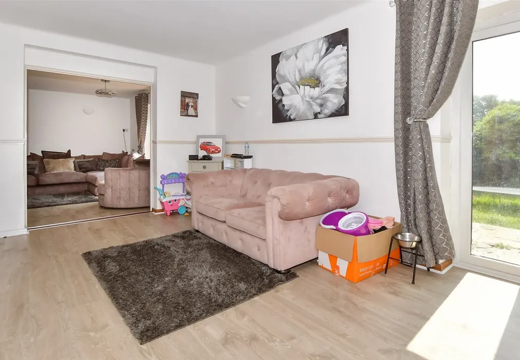 Family Area - Homewood Road, Tenterden, Kent - Wards of Kent