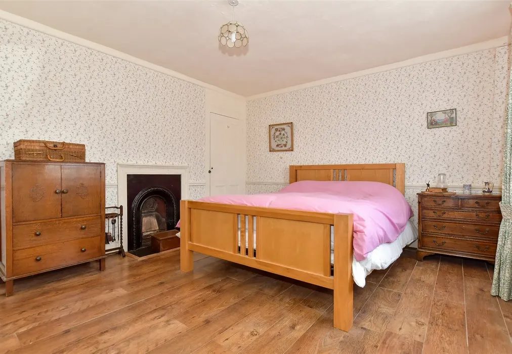 Bedroom 1 - College Road, Deal, Kent - Wards of Kent