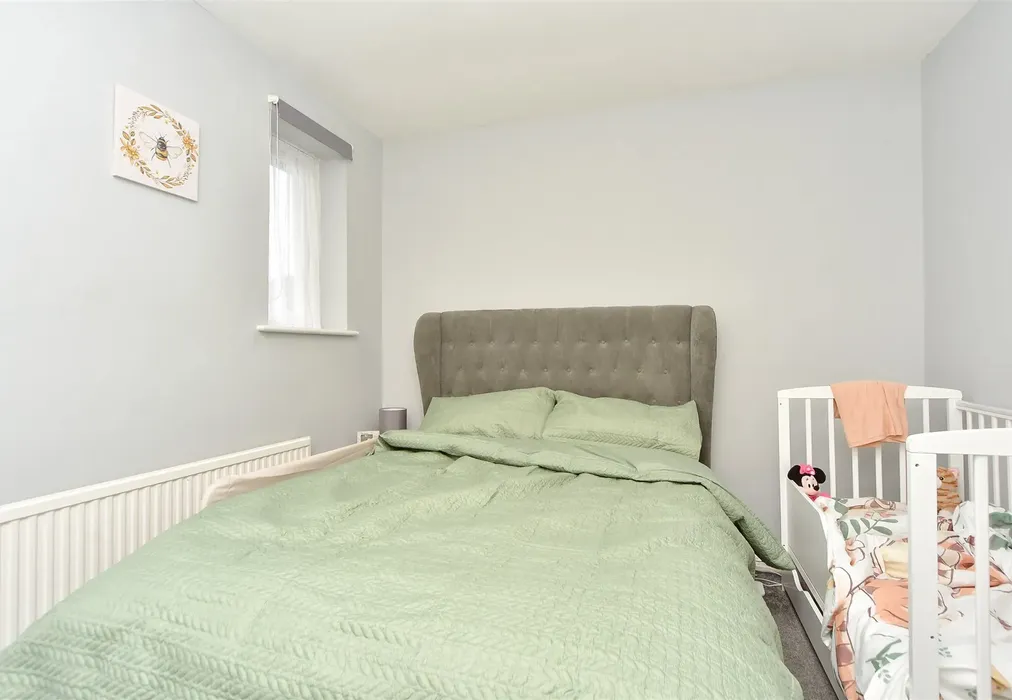 Bedroom 1 - Merleburgh Drive, Kemsley, Sittingbourne, Kent - Wards of Kent