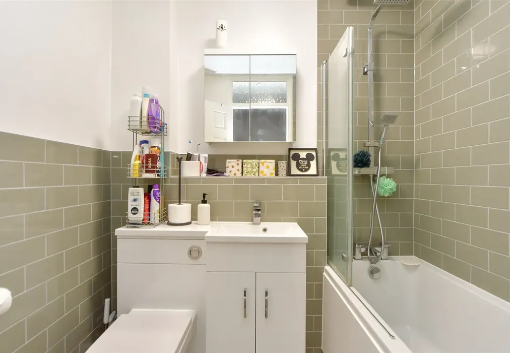 Bathroom - Merleburgh Drive, Kemsley, Sittingbourne, Kent - Wards of Kent