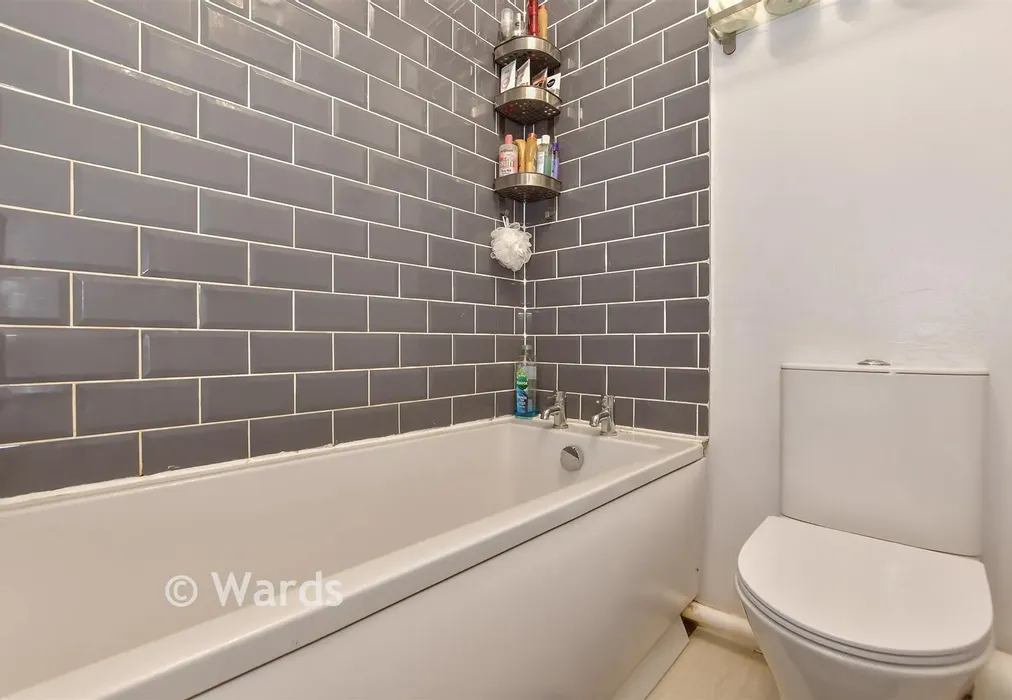 Bathroom - Ditton Place, Ditton, Aylesford, Kent - Wards of Kent